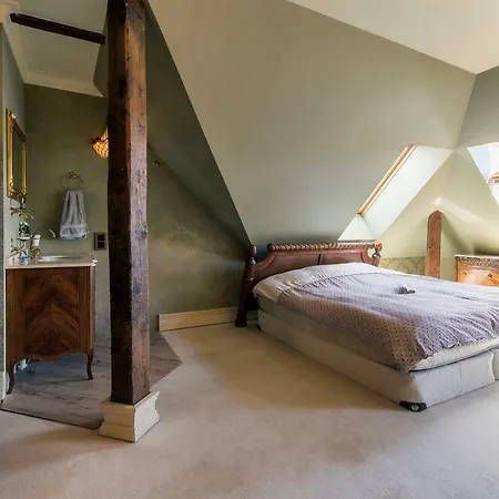 Airhome - Wooden Life Apartment